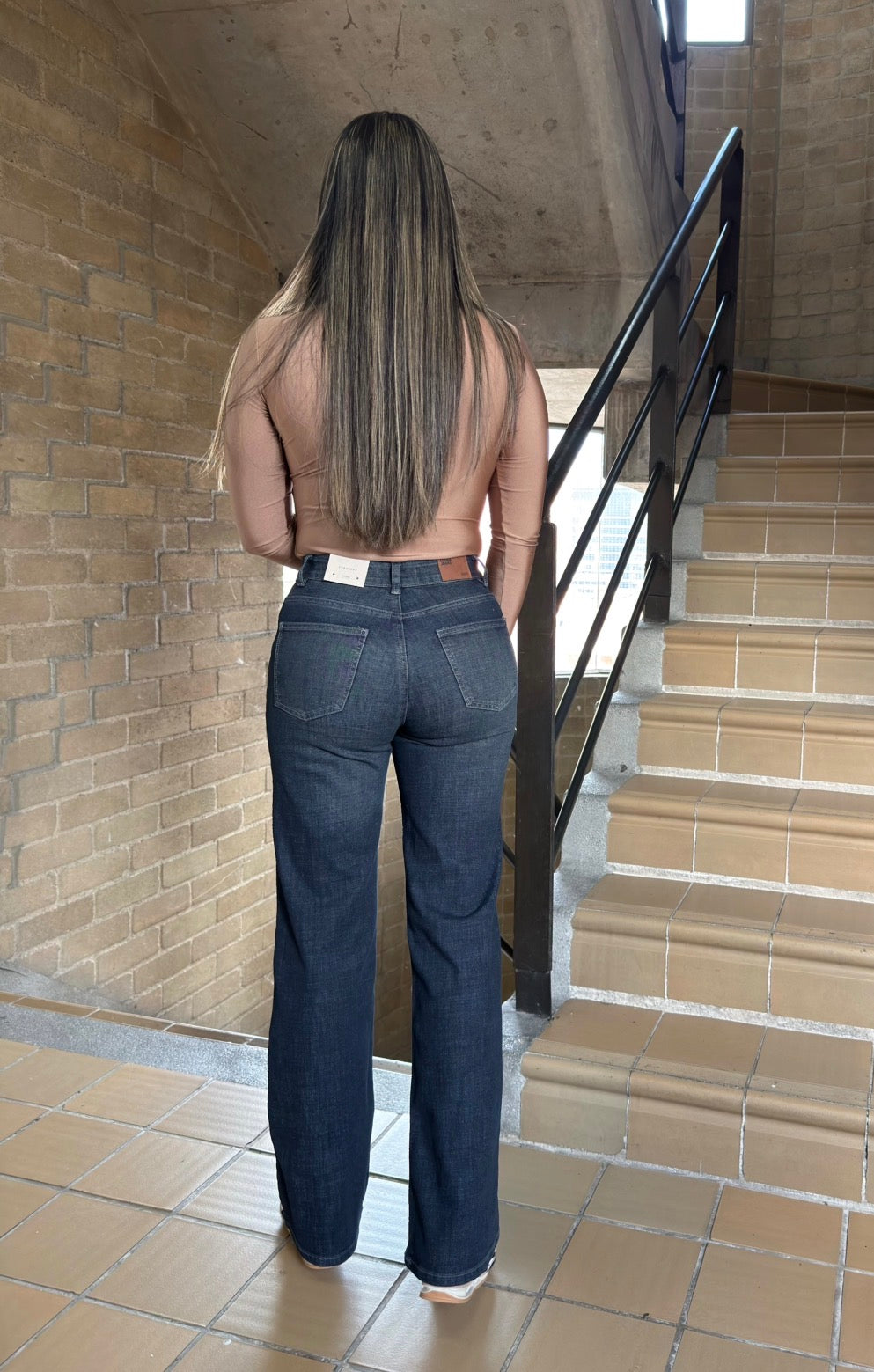 STRAIGHT WIDE STRETCH